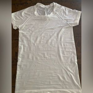 Lululemon white Swiftly Tech Short Sleeve Shirt 2.0 size 6